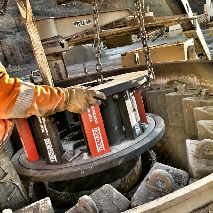 Montering av en rotor till en VSI-kross från Techroq